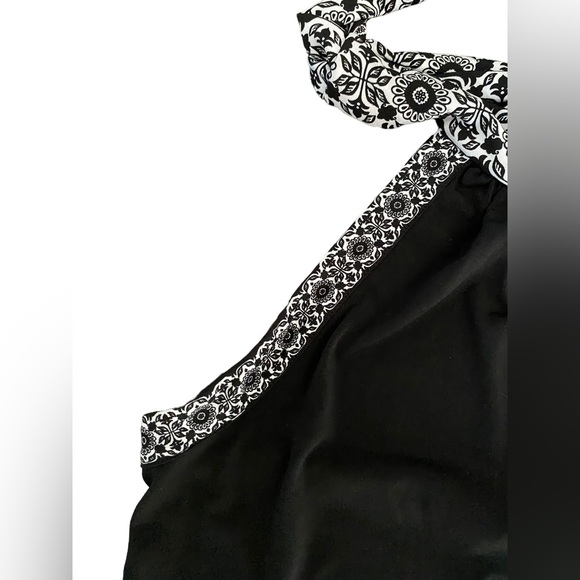 White House Black Market - cute and stylish black halter top - Picture 4 of 7